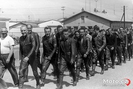 slavnostní zahájení závodů - nástup jezdců, Rosice 1960