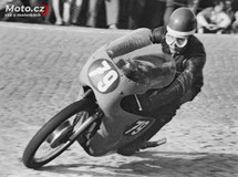 Olomouc 1961: do třetice S. Klátil - Jawa 250..