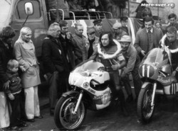 Brno u Výstaviště 1976: v cíli volné třídy druhý M. Vašíček, třetí J, Franc..