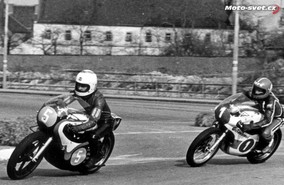 volná třída, u Výstaviště 1976: #5 M. Vašíček před #1 P. Balážem..