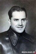 Ferdinand Hroch. Úspěšný závodník na předválečných silničních okruzích. Později se specializoval na plochou dráhu. 