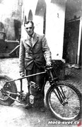 Počátek stavby plochodrážního Indianu 350 ccm.