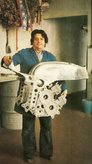 Revoluční prostorový rám z hliníku, kde bylo využito motoru jako části rámu. Celková úspora váhy asi 10kg a celková tuhost rámu.