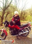 A její Yamaha XS 400..