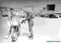  V depu brněnského autodromu. Příčinou poněkud pohublé postavy je základní vojenská služba, kterou jsem v roce 1987 absolvoval..