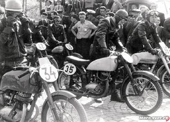 Boskovice 1953: #34 J. Nečas 250ccm 