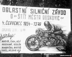 Takovýto poutač u silnice opravdu nelze přehlédnout...