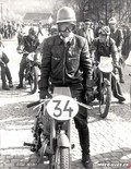 Boskovice 1953: Jaroslav Nečas před startem třídy 250ccm.. 