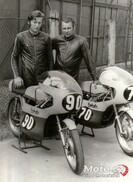 V depu VC Brno 1973 Kamil Hrušecký a Hynek Pavliš u motocyklu HYKATI