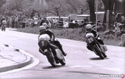 Dobruška 1973 - 250ccm - #7 Lidmanský, #21 Bartůněk - zatáčka před cílem