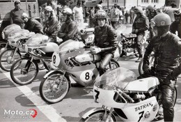 1971: 13. 6. Rohatec, start 50cc: #6 Josef Čermák, #5 Eduard Klimek, #1 Jaroslav Srneček, #8 Jiří Šimčík, #7 František Zohn..