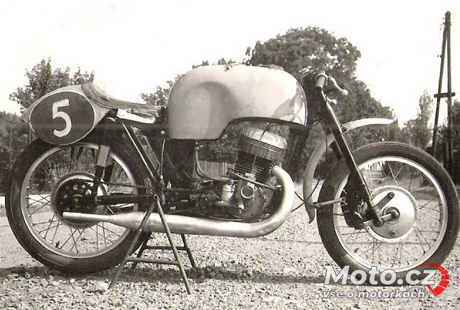 086 - Jawa 250 šoupě